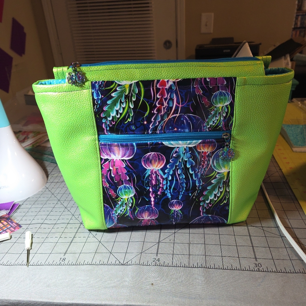 Vibrant Green and Multicolor Jellyfish Print Women's Bag